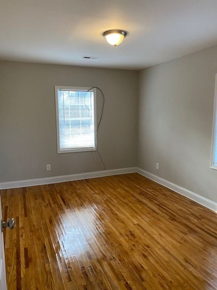 1304 Lineberger Ave - Photo 7 of 7