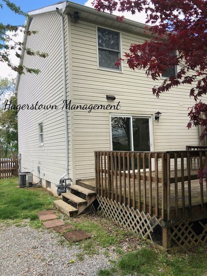 10817 Bower Ave - Photo 2 of 17