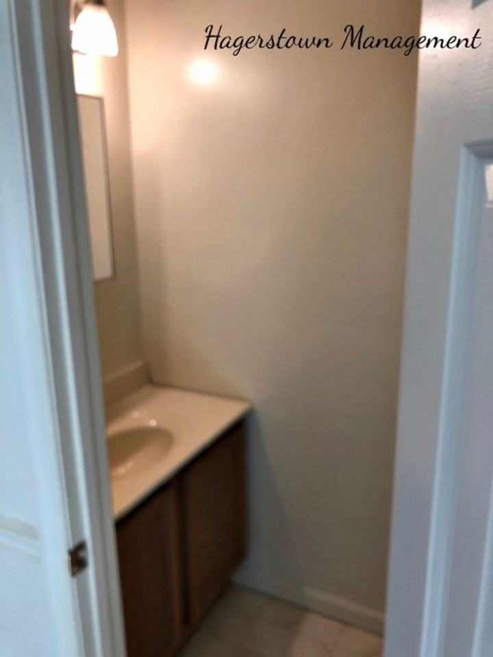 10817 Bower Ave - Photo 3 of 17