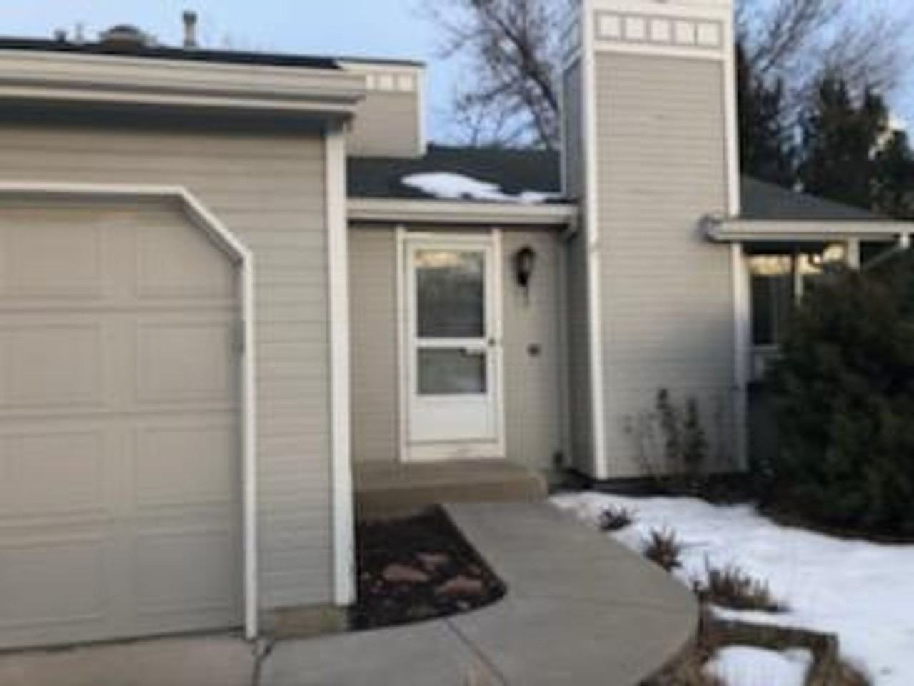 2046 Sumac St - Photo 4 of 28
