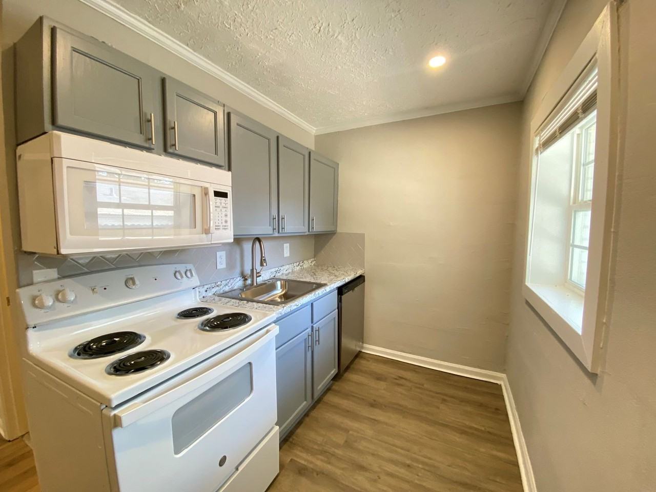 136 Corbin St #6 - Photo 3 of 7