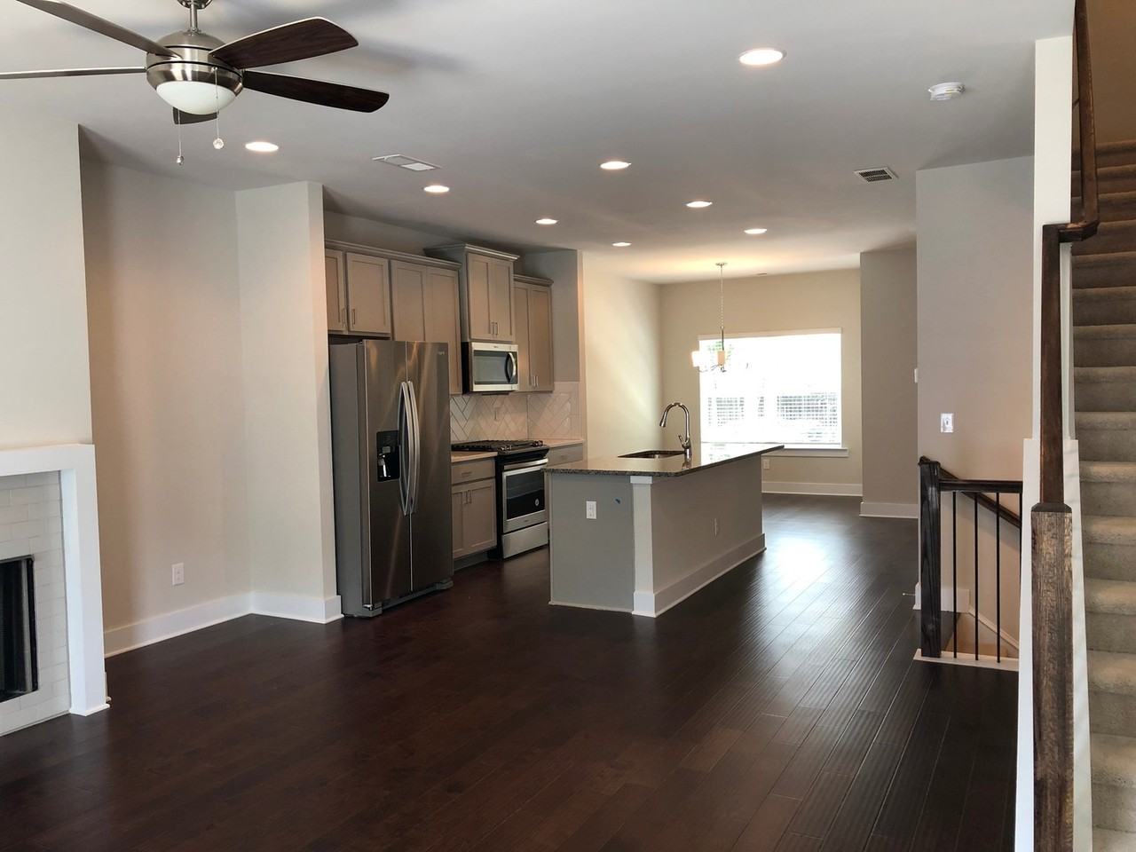 3792 Oxford Cir - Photo 3 of 11