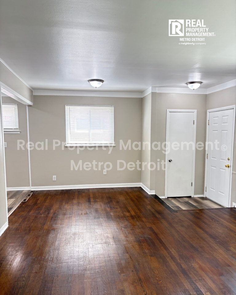 19535 Woodmont St - Photo 2 of 13