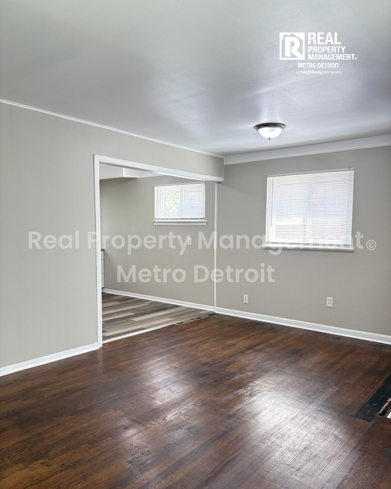 19535 Woodmont St - Photo 4 of 13