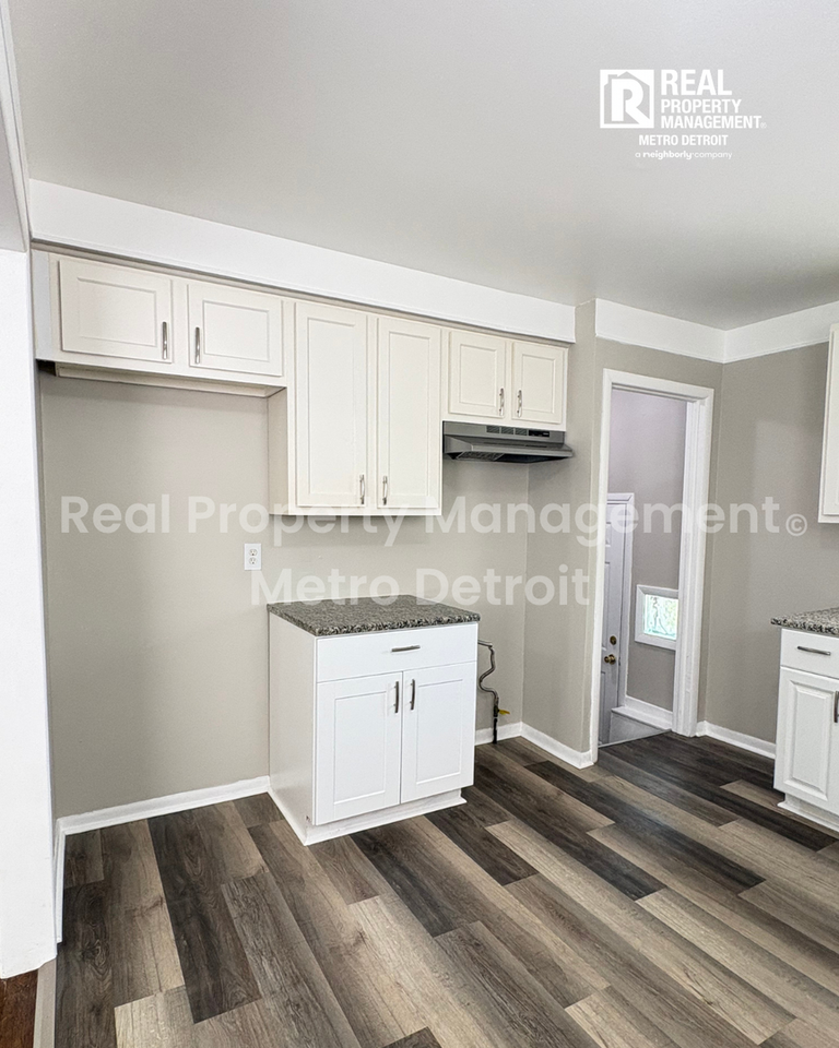 19535 Woodmont St - Photo 6 of 13