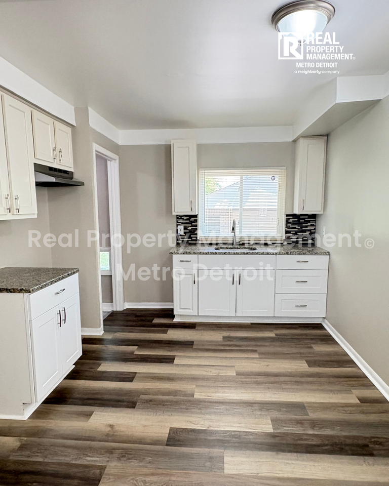 19535 Woodmont St - Photo 7 of 13