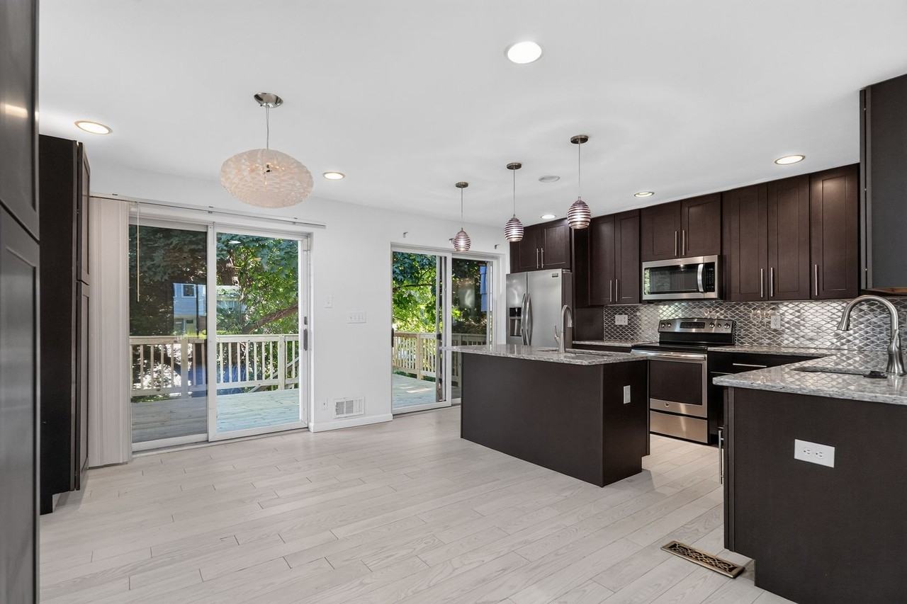 3521 Yuma St Nw - Photo 4 of 33