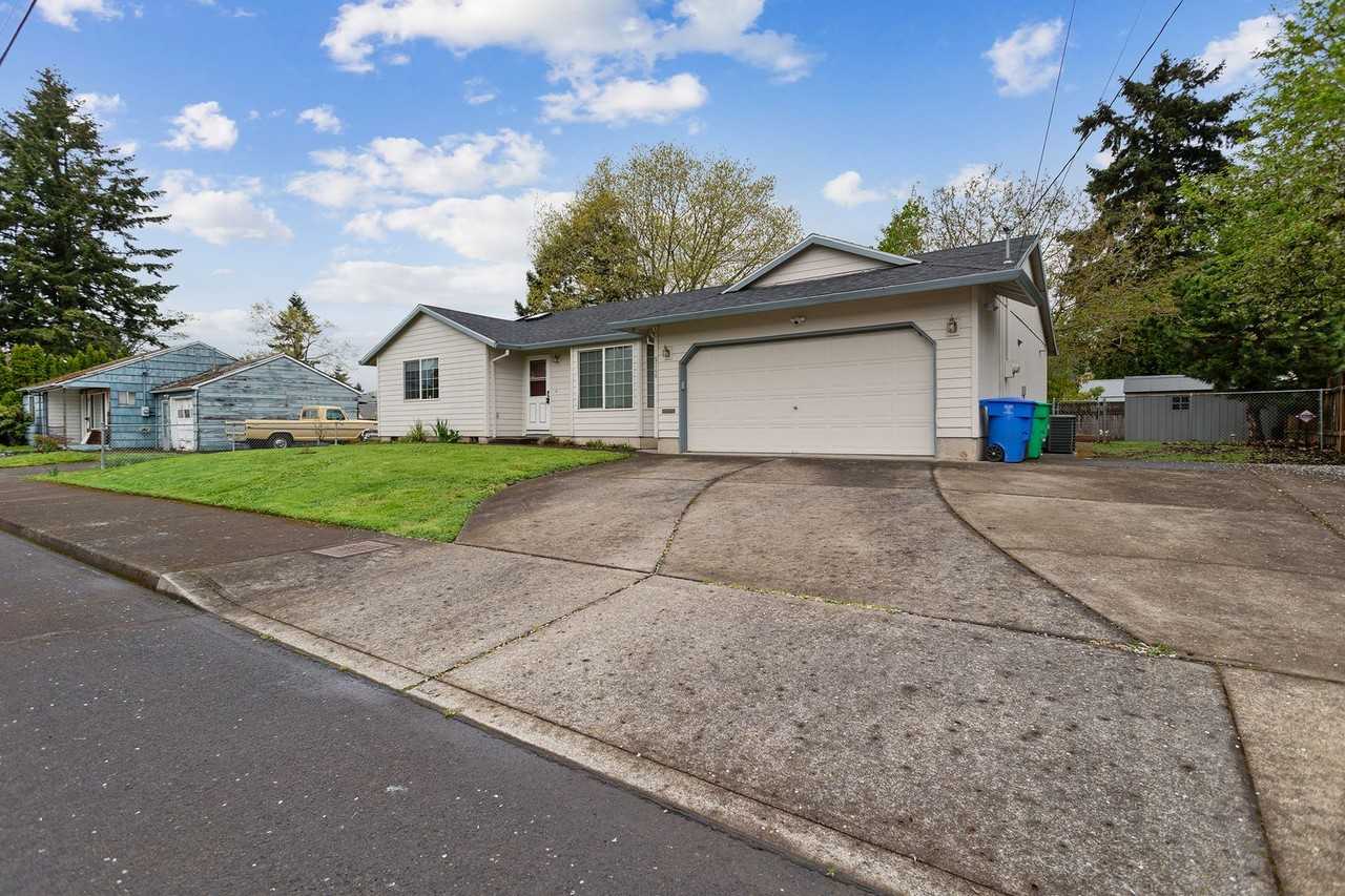5240 Se 63rd Ave - Photo 2 of 34