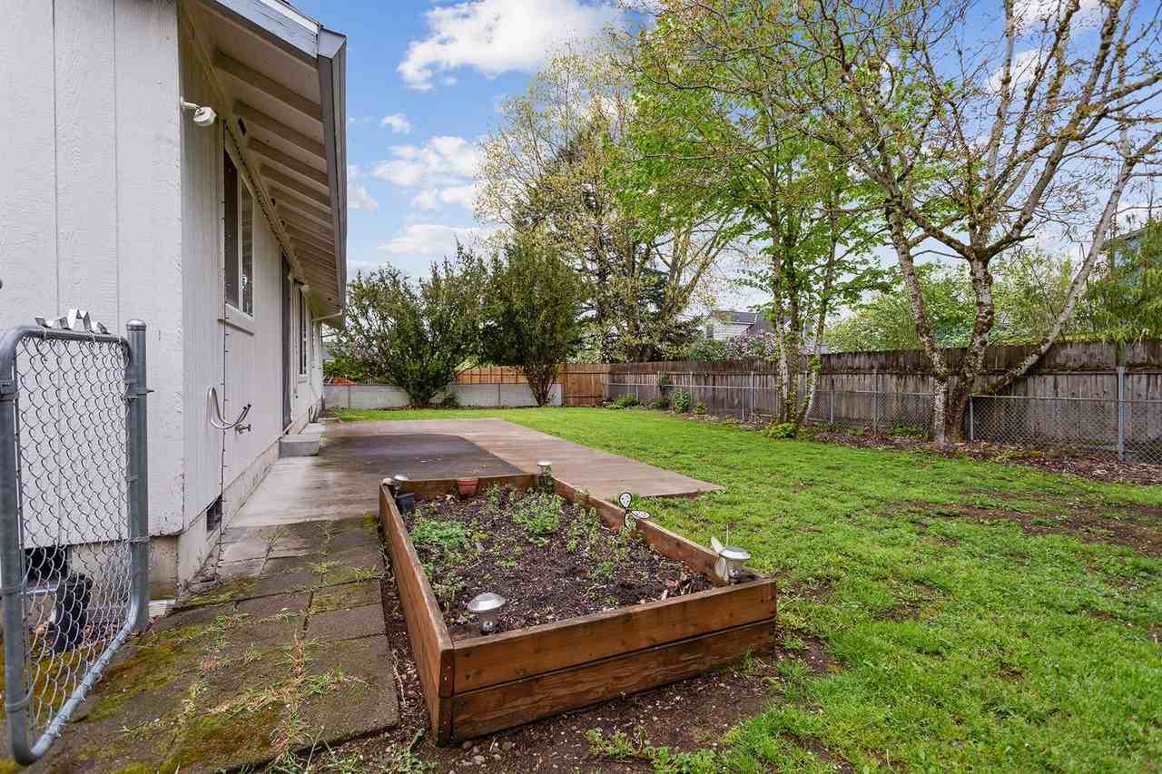 5240 Se 63rd Ave - Photo 3 of 34