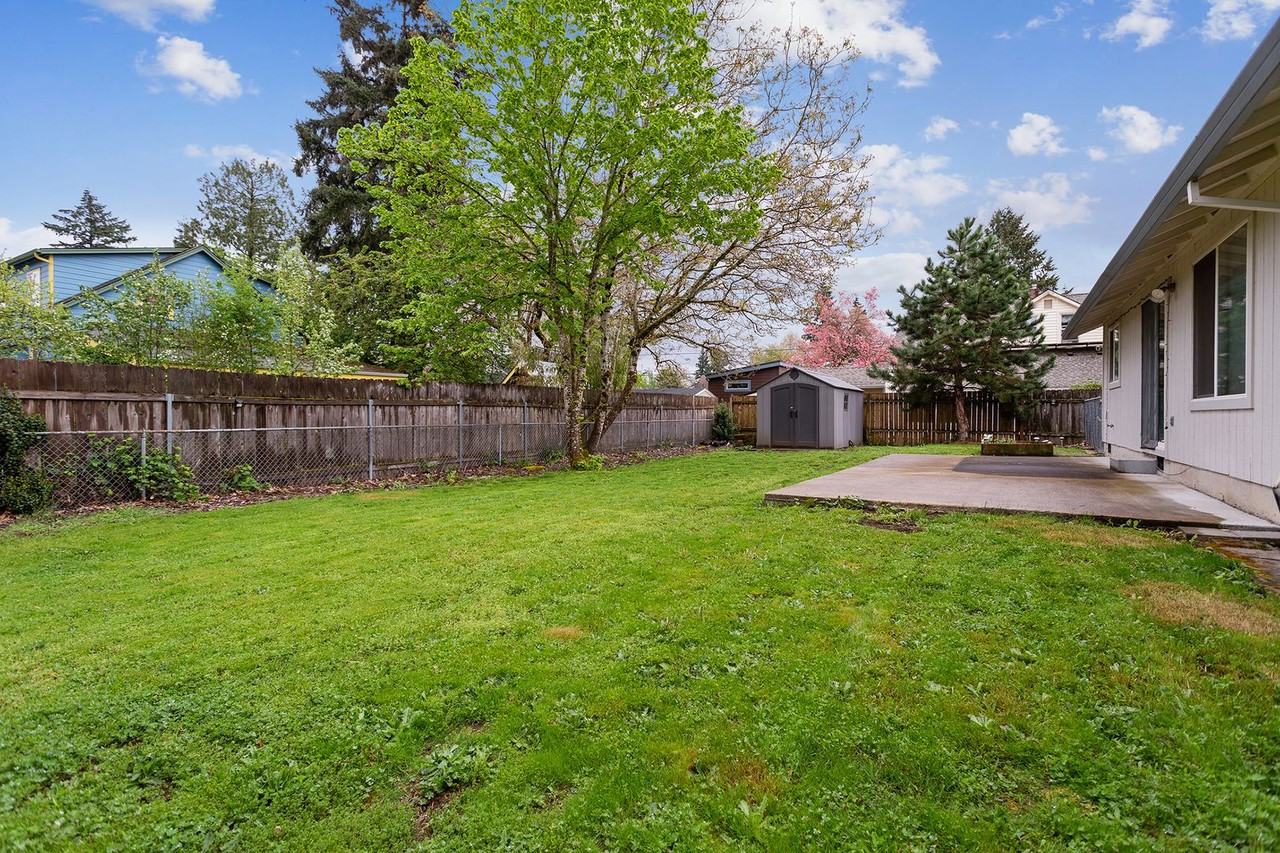 5240 Se 63rd Ave - Photo 4 of 34