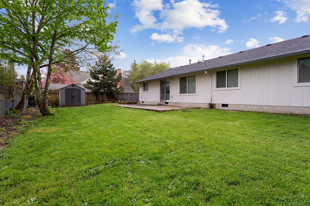 5240 Se 63rd Ave - Photo 5 of 34