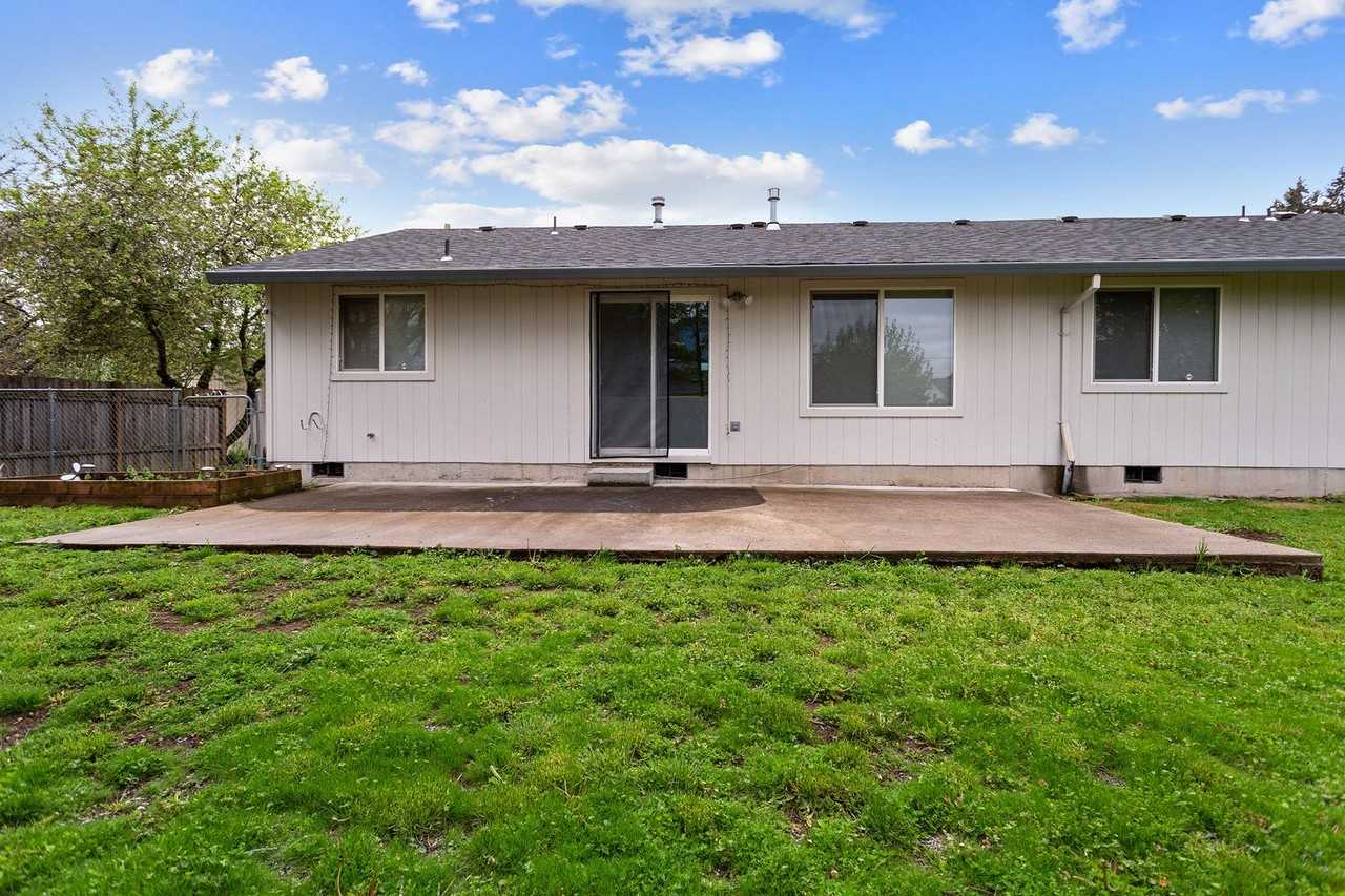 5240 Se 63rd Ave - Photo 6 of 34