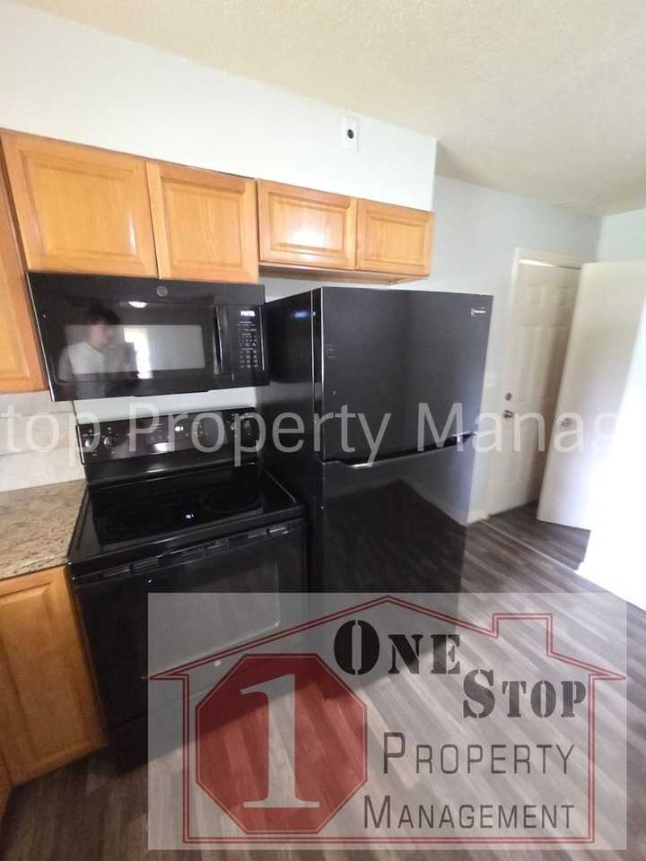 509 Se Browning Ave - Photo 5 of 18