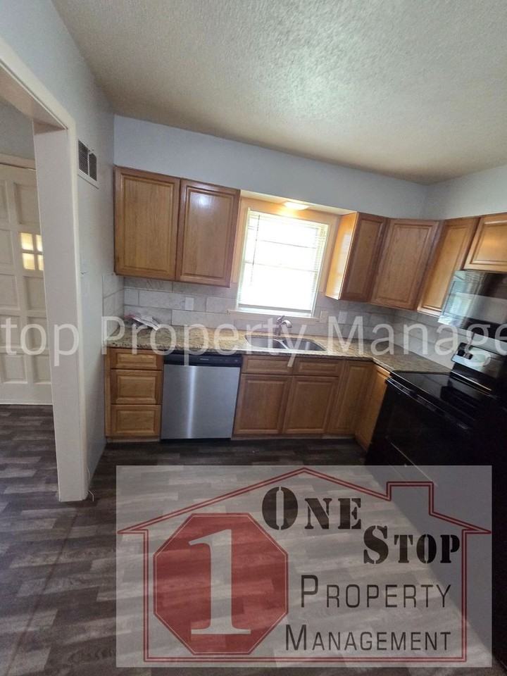 509 Se Browning Ave - Photo 6 of 18