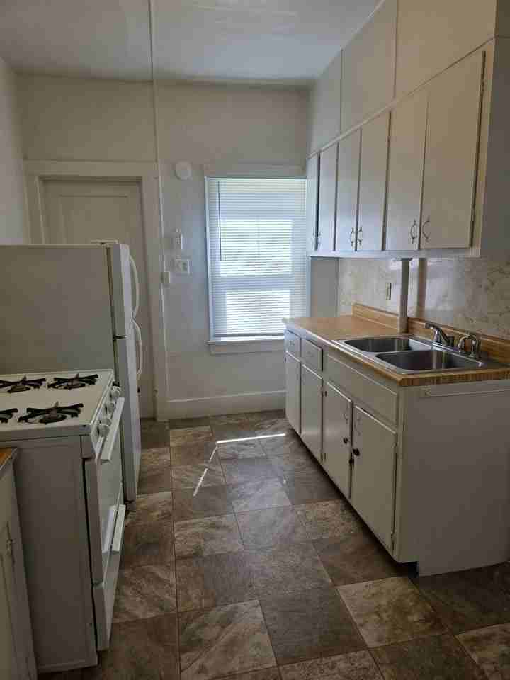 1106 N Michigan St - Photo 2 of 17