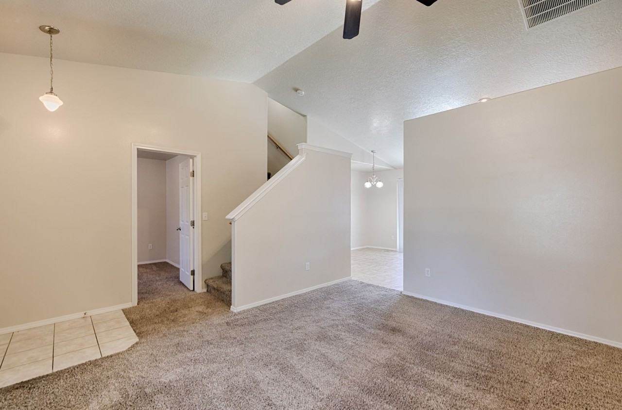637 E Blue Heron St - Photo 5 of 29