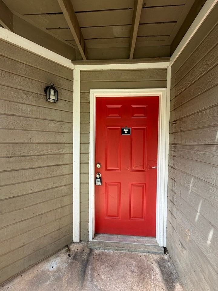 404 Eastdale Rd S #B - Photo 2 of 17