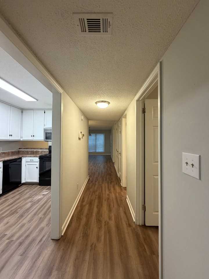 404 Eastdale Rd S #B - Photo 3 of 17