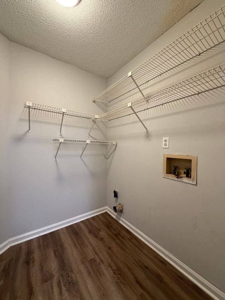 404 Eastdale Rd S #B - Photo 5 of 17