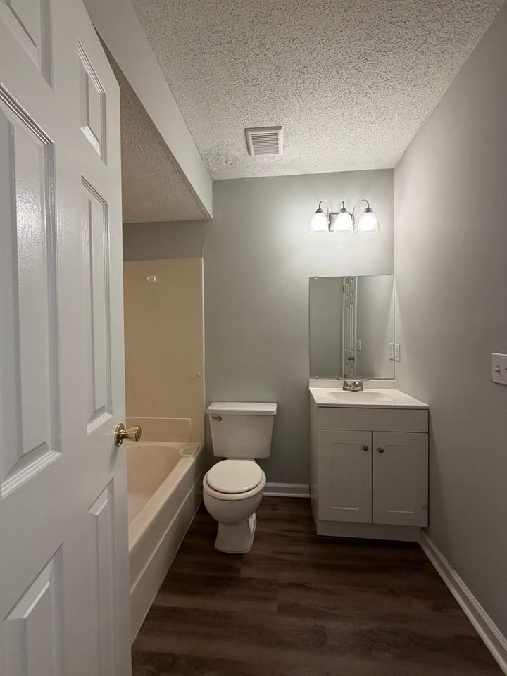 404 Eastdale Rd S #B - Photo 7 of 16