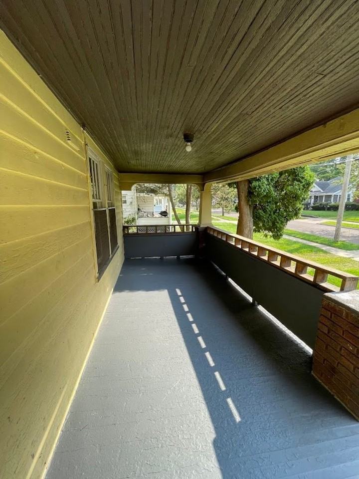 325 Grace Ave - Photo 2 of 17
