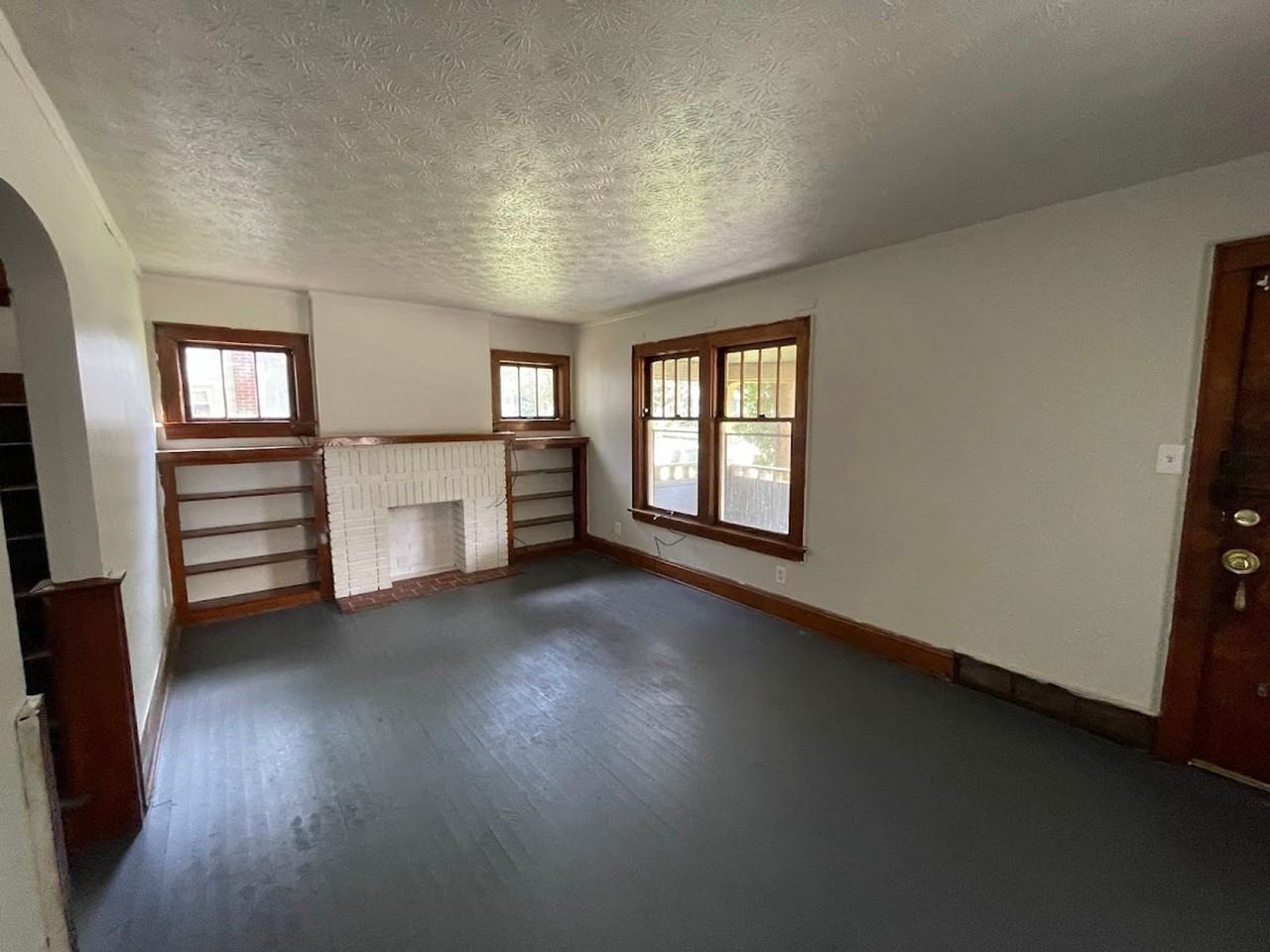 325 Grace Ave - Photo 3 of 17