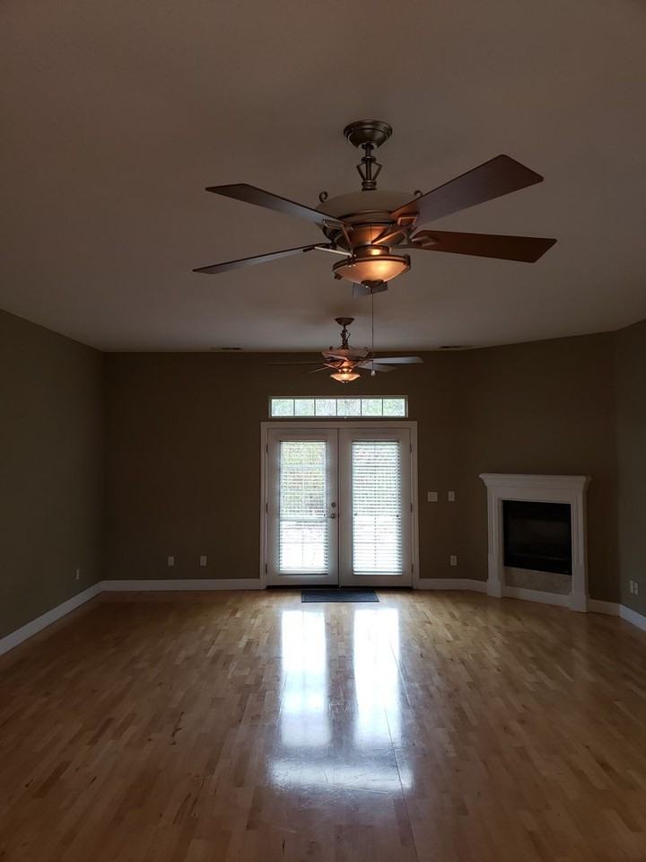 22351 Edgewater Dr - Photo 4 of 17