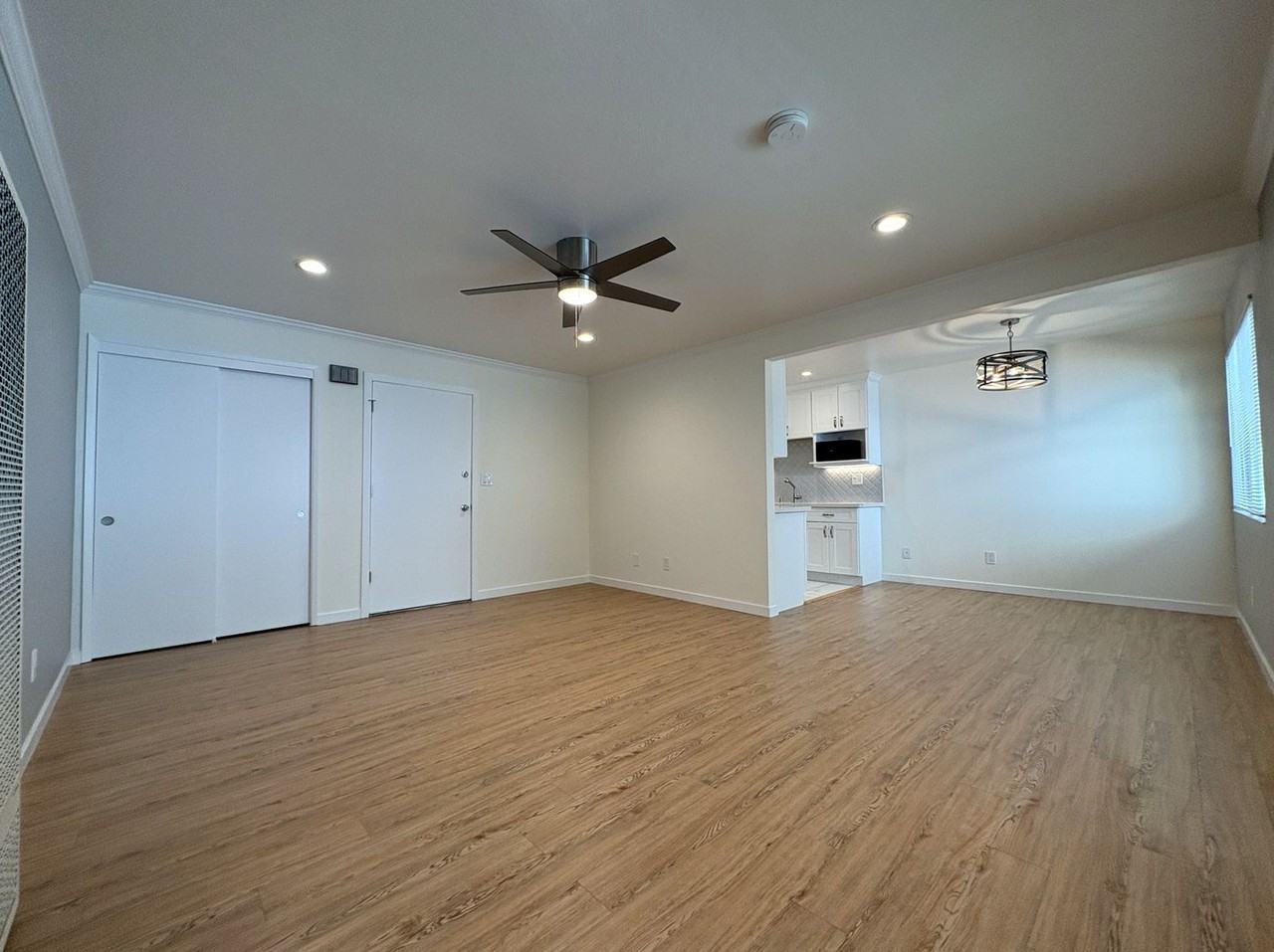 540 Everett Ave - Photo 2 of 12