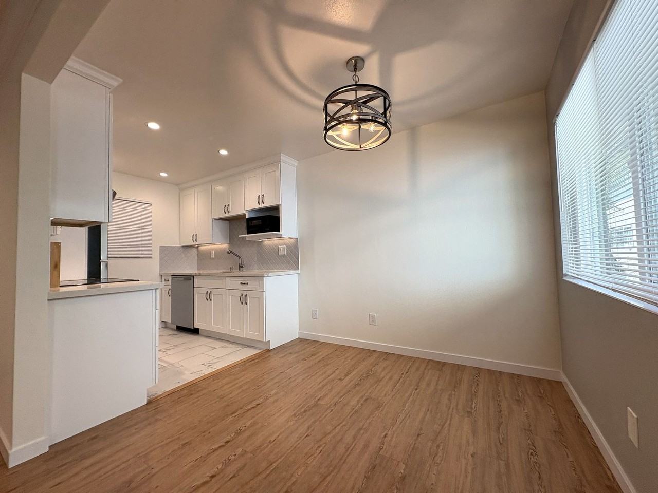 540 Everett Ave - Photo 3 of 12
