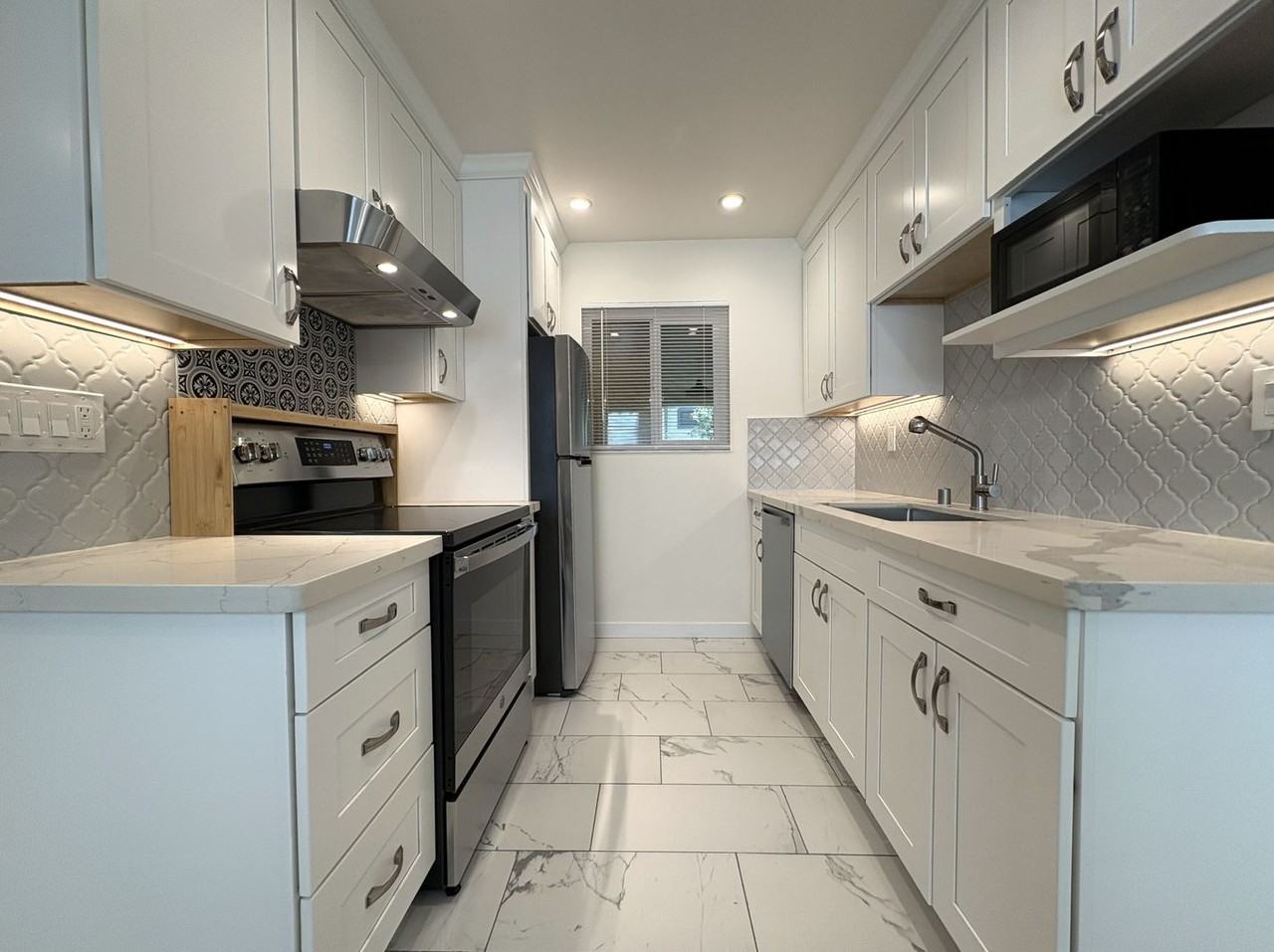 540 Everett Ave - Photo 5 of 12
