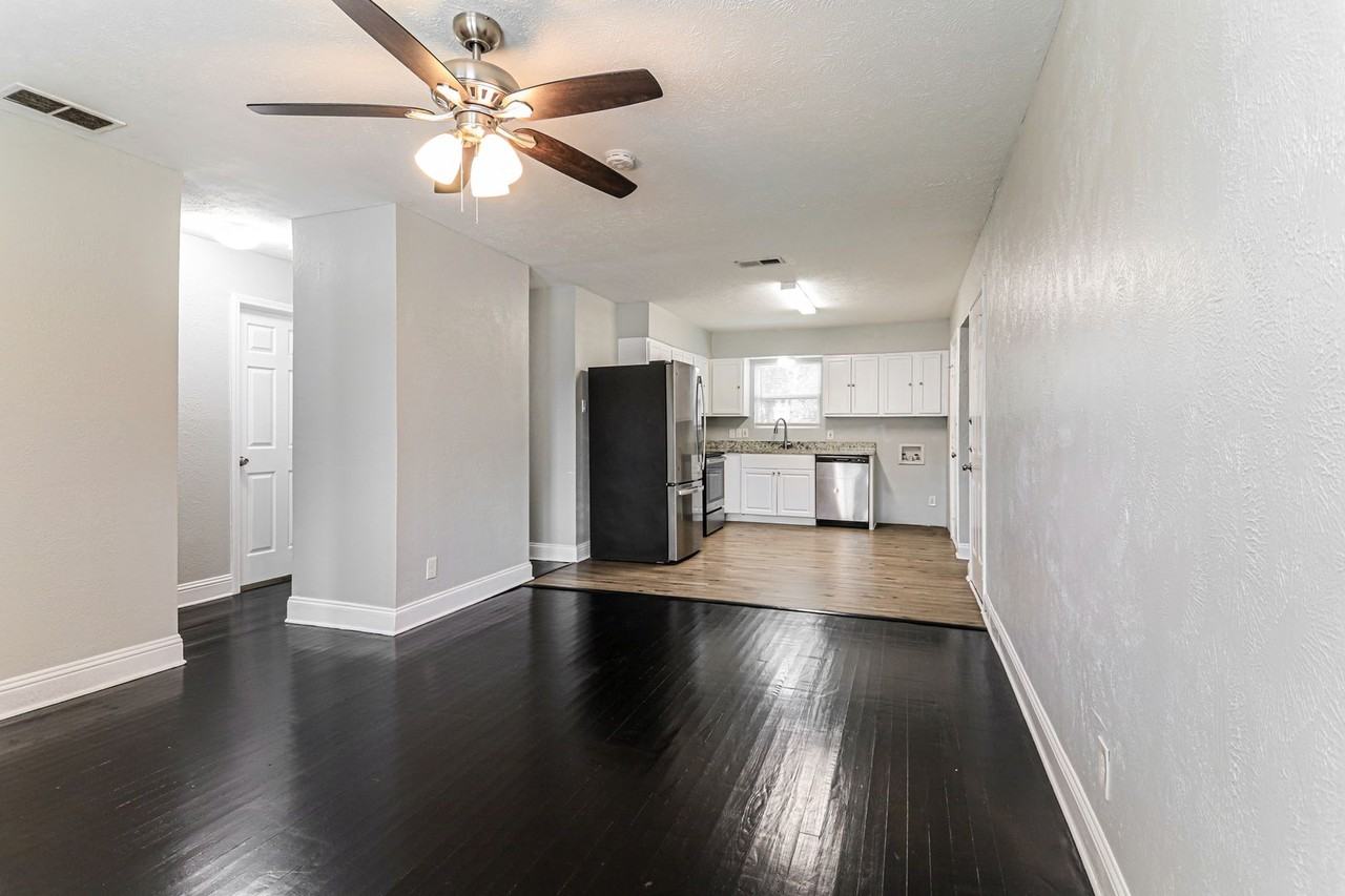 1101 Rancho Dr - Photo 5 of 16