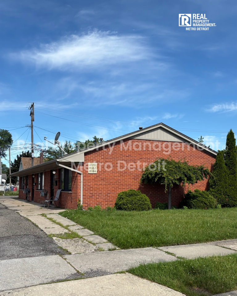 4182 Drouillard St - Photo 2 of 8