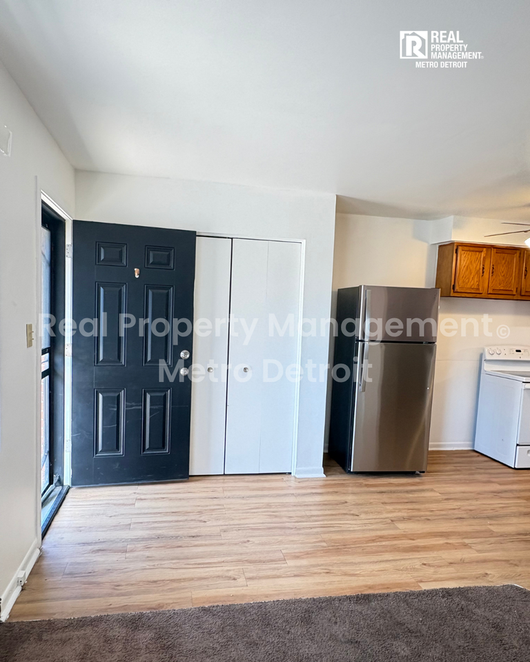 4182 Drouillard St - Photo 3 of 8