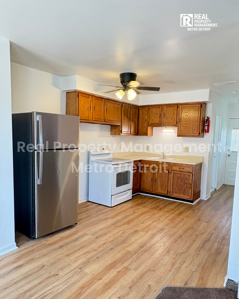 4182 Drouillard St - Photo 4 of 8