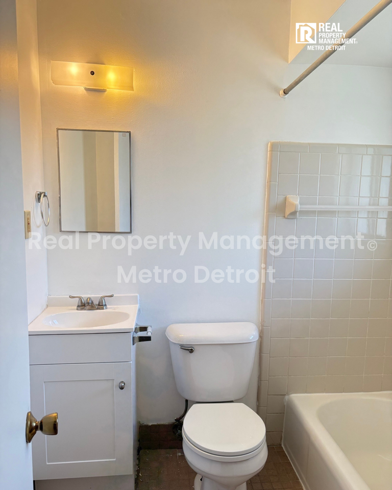 4182 Drouillard St - Photo 6 of 8