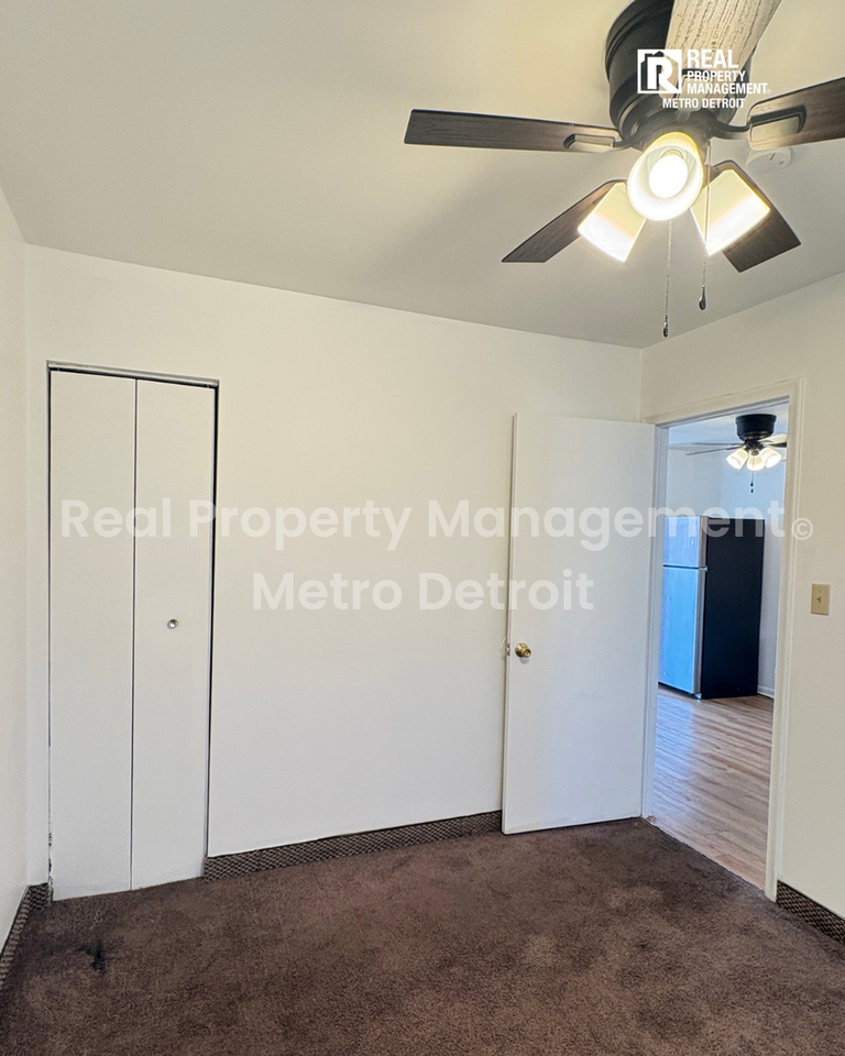 4182 Drouillard St - Photo 7 of 8