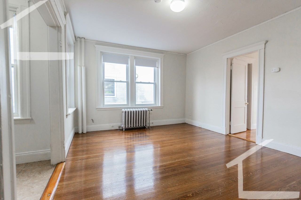 1163B Boylston St - Photo 2 of 9