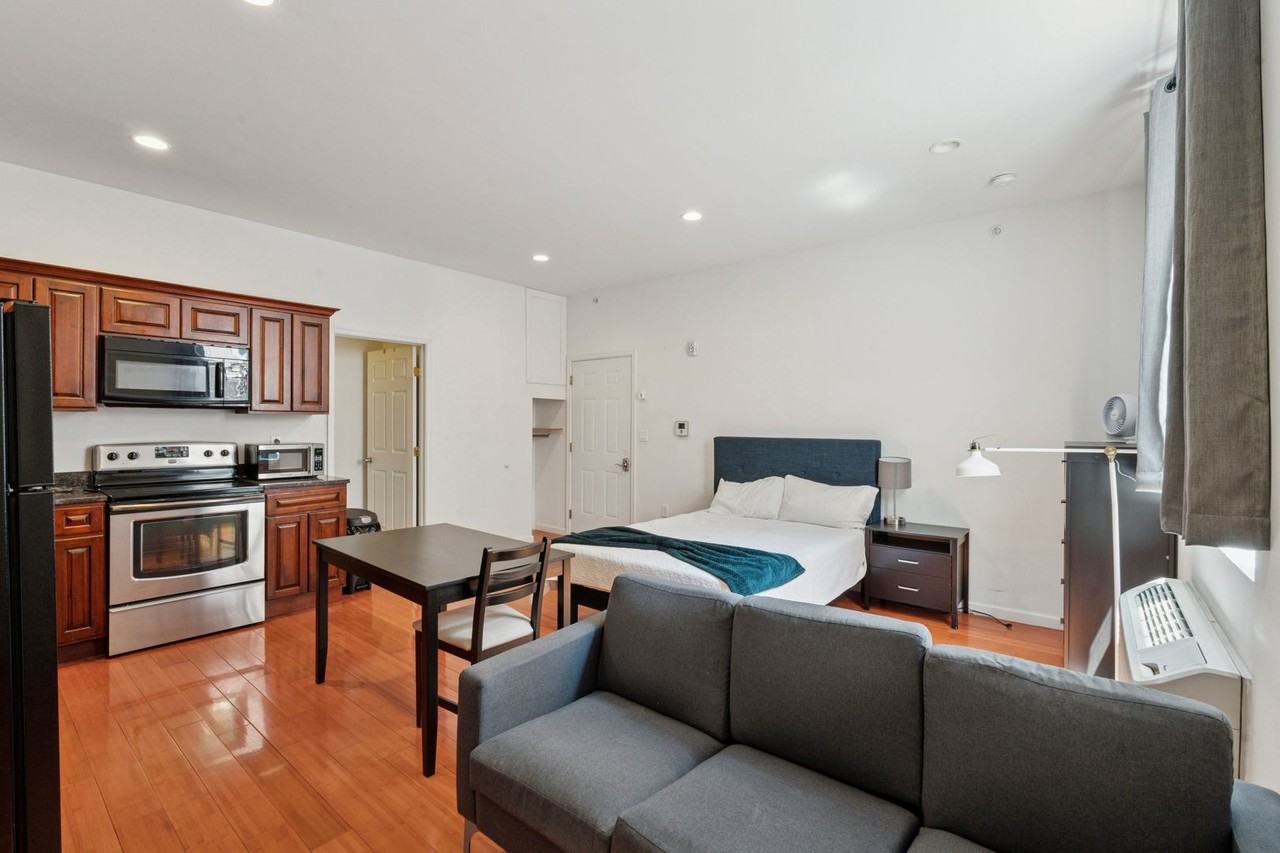 1204 Chestnut St - Photo 2 of 7
