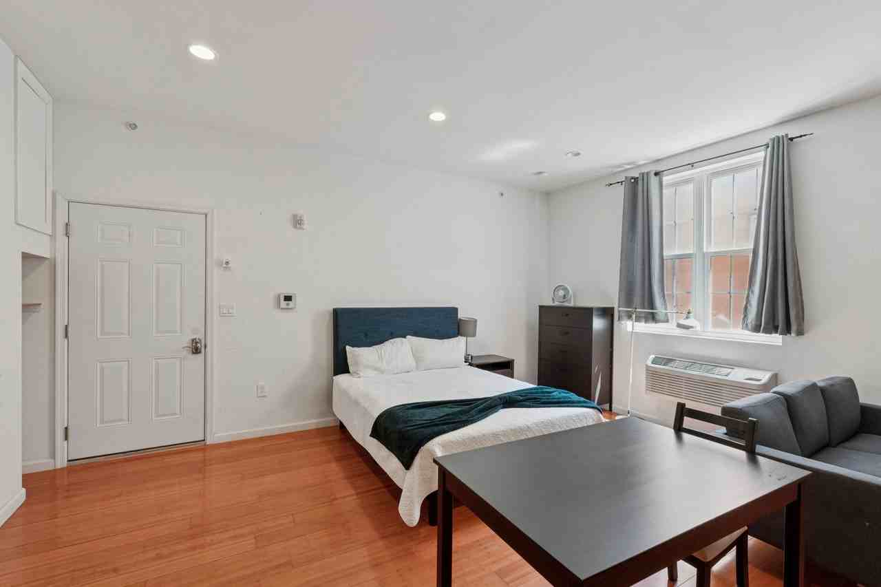 1204 Chestnut St - Photo 4 of 7