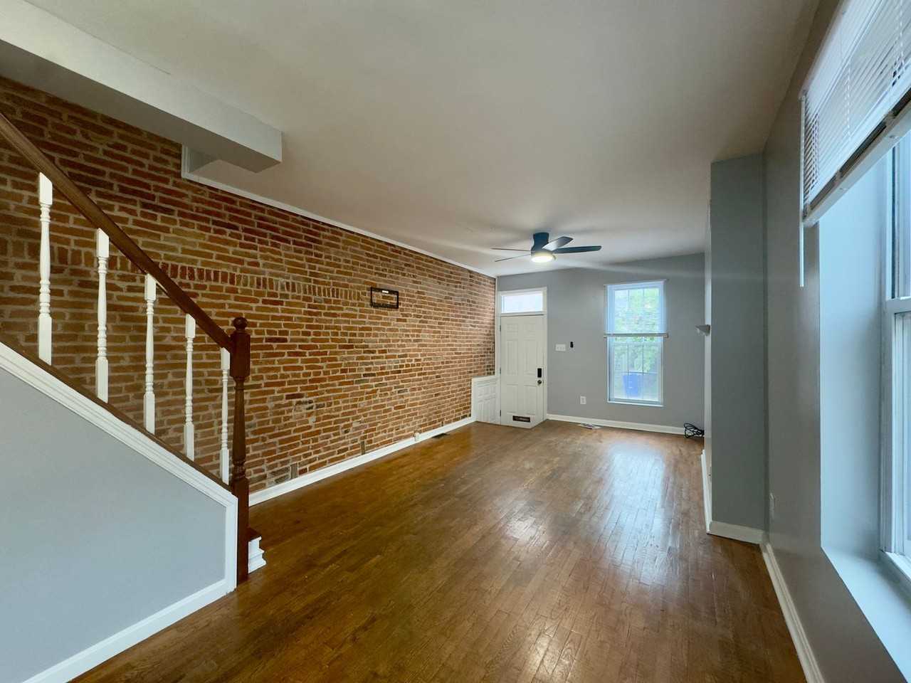 104 E Clement St - Photo 2 of 27