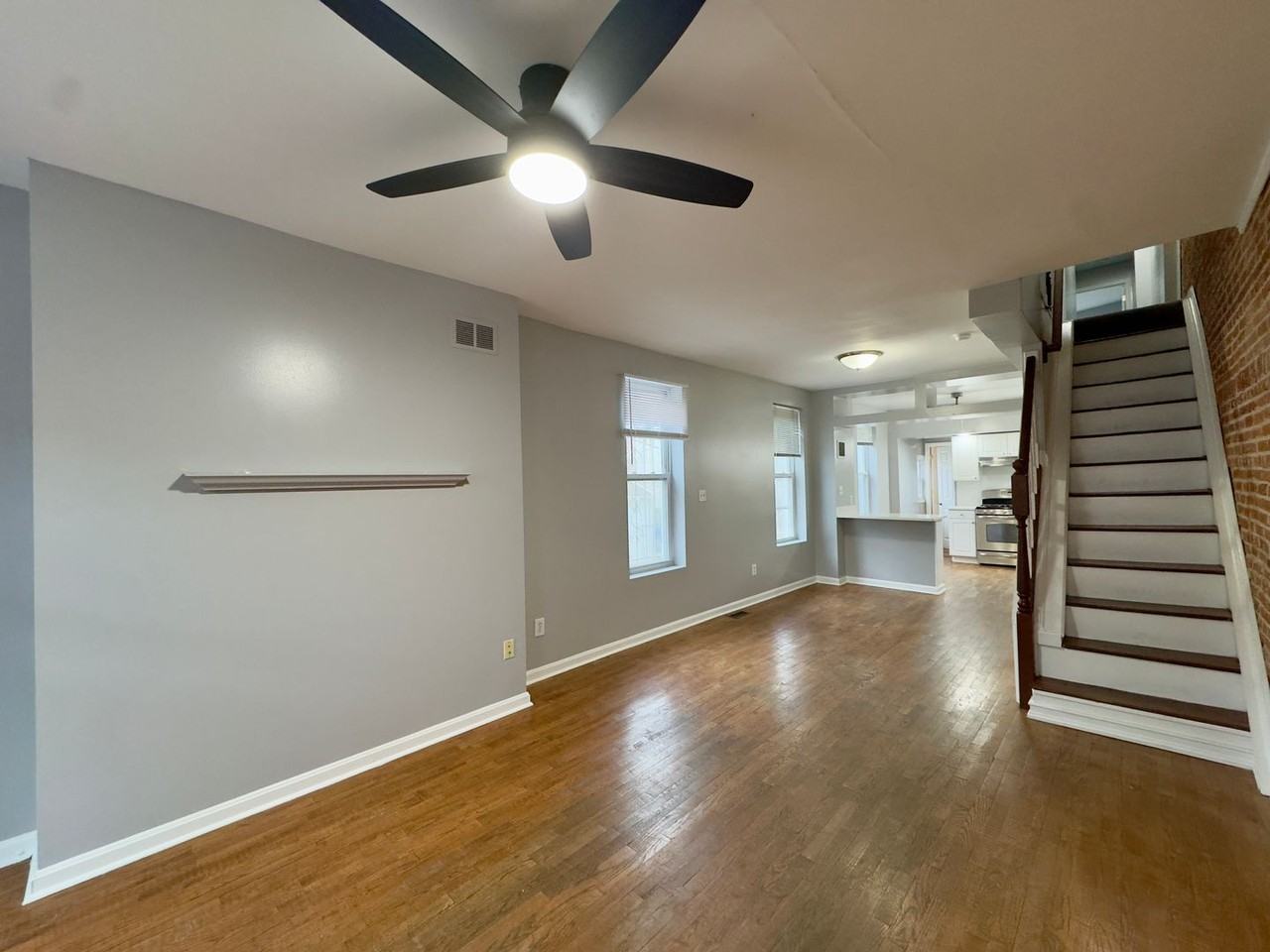 104 E Clement St - Photo 4 of 27