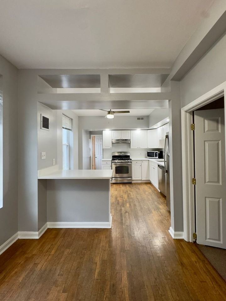 104 E Clement St - Photo 5 of 27