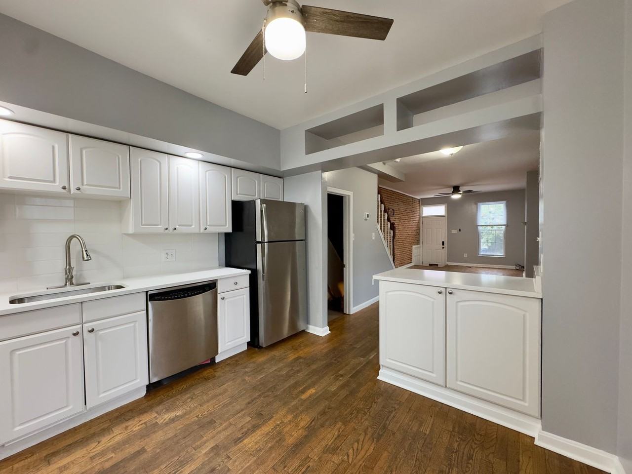 104 E Clement St - Photo 7 of 27