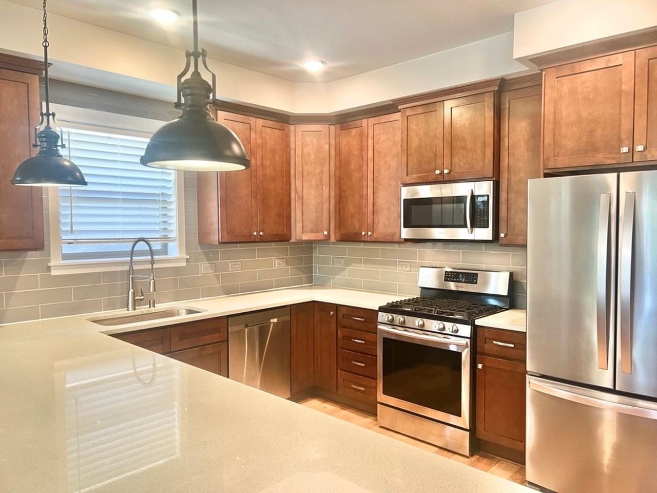 2206 Park View St Ne - Photo 7 of 32