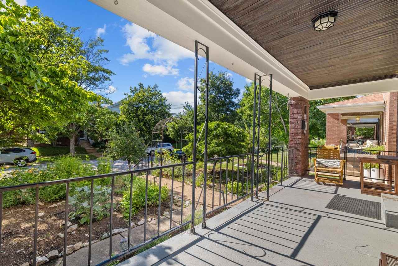 3124 Gurney Ave - Photo 2 of 32