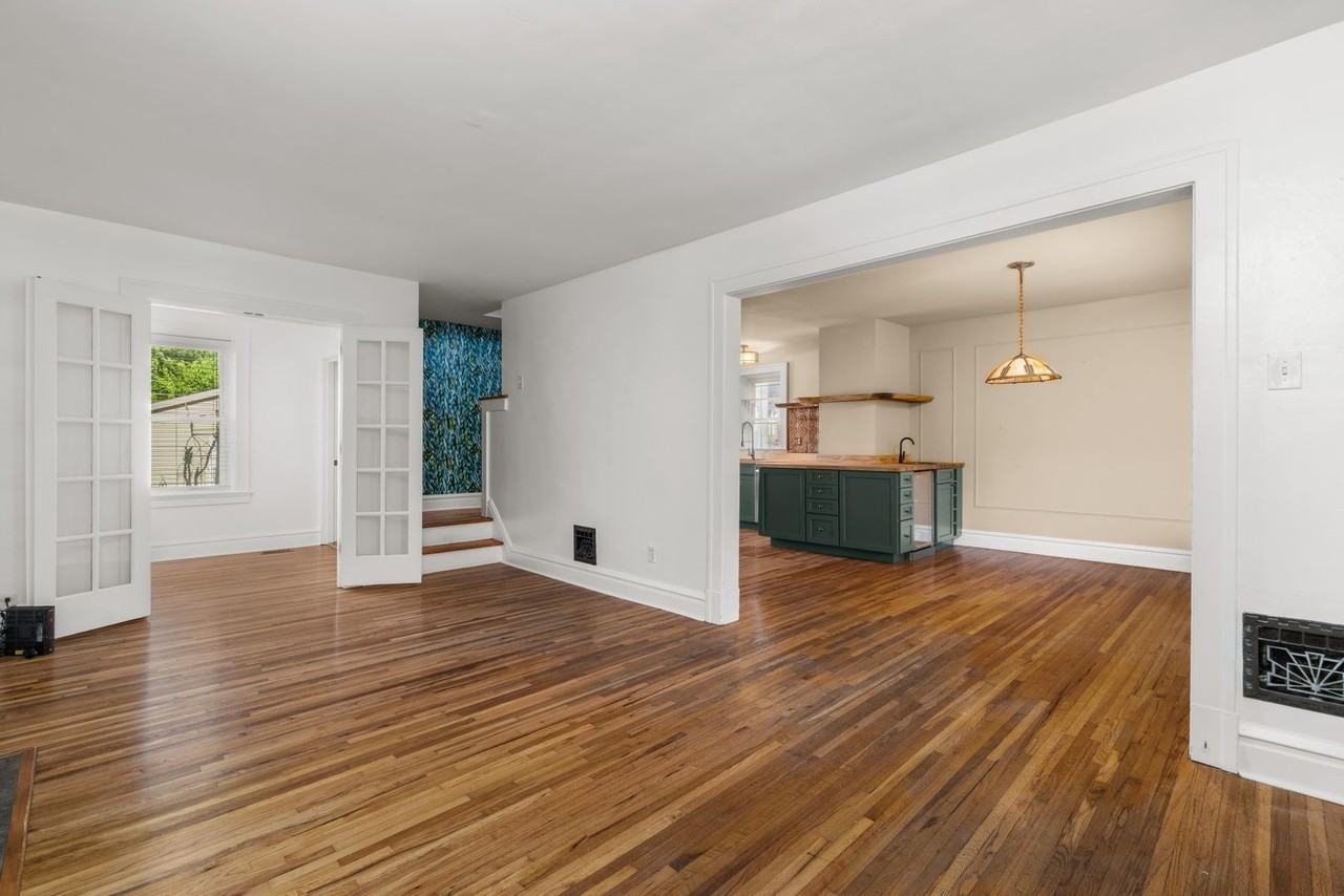 3124 Gurney Ave - Photo 3 of 32