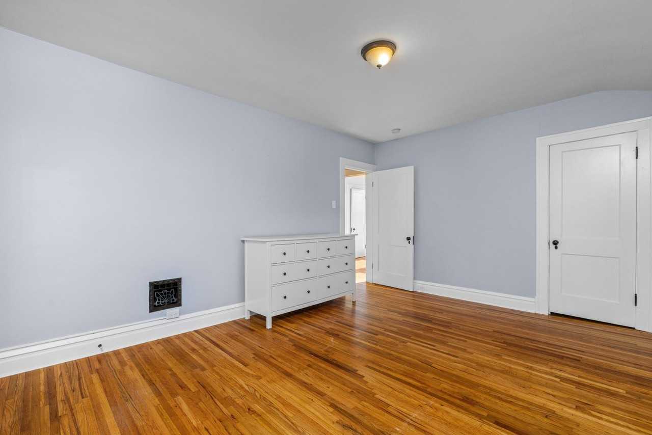 3124 Gurney Ave - Photo 5 of 32
