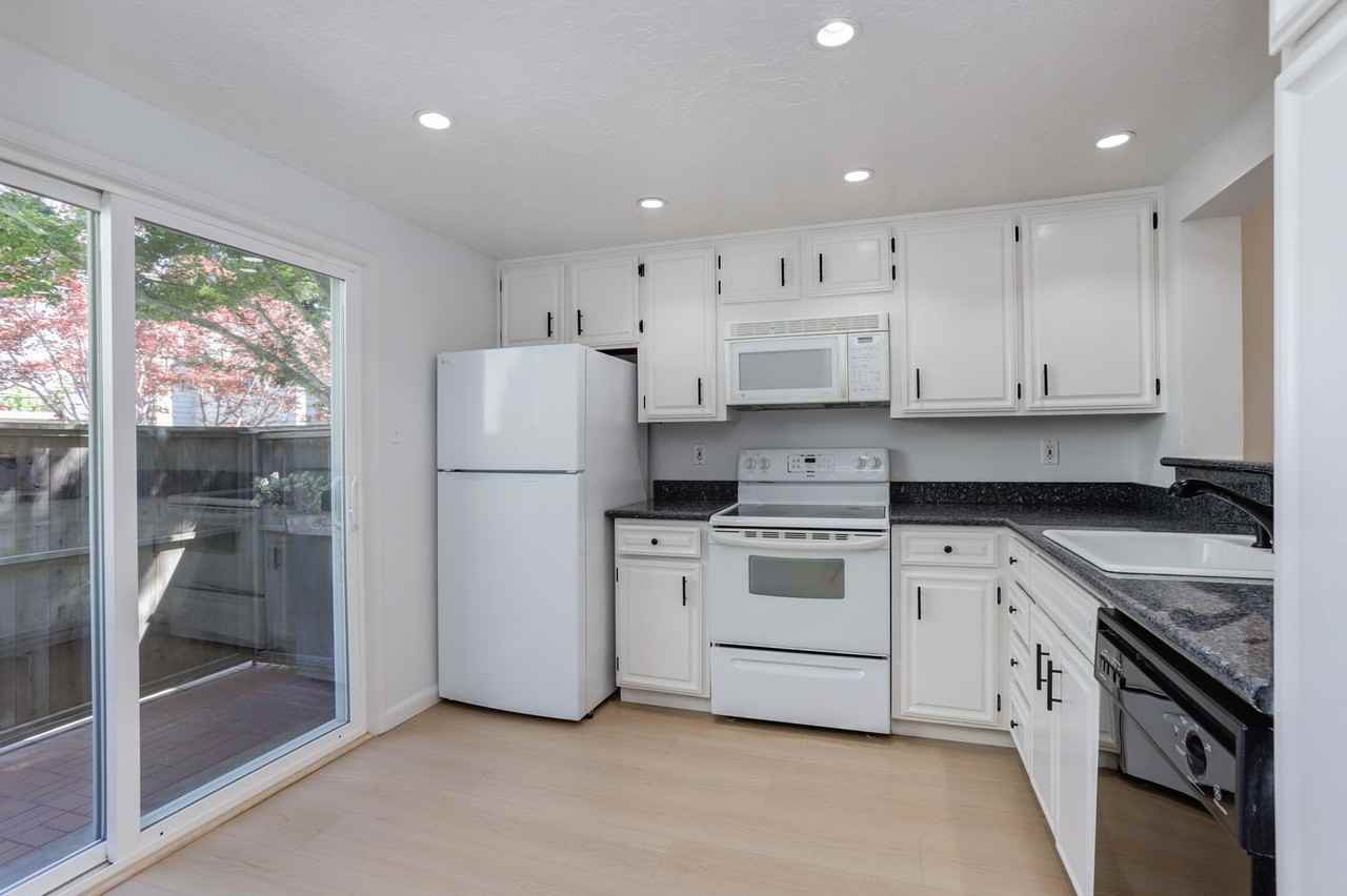 256 State St - Photo 6 of 37