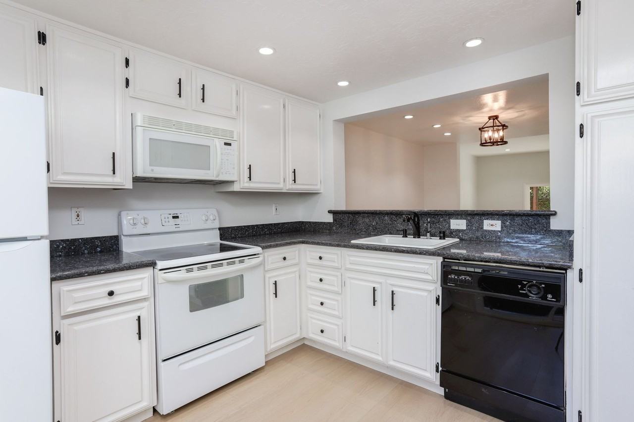 256 State St - Photo 7 of 37
