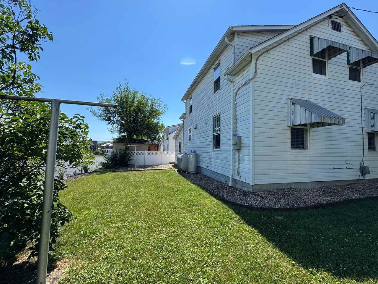284 W Elizabeth St - Photo 2 of 19
